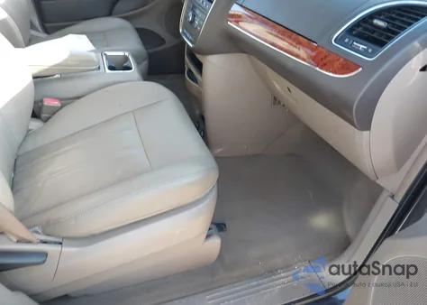 2016 Chrysler Town & Country Touring from USA, damaged, VIN 2C4RC1BG9GR185468